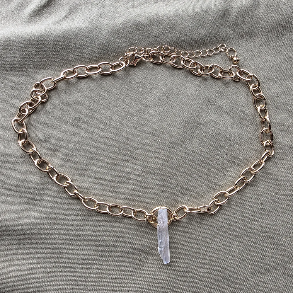 🤍 Aura Quartz Choker - Picture 2 of 7
